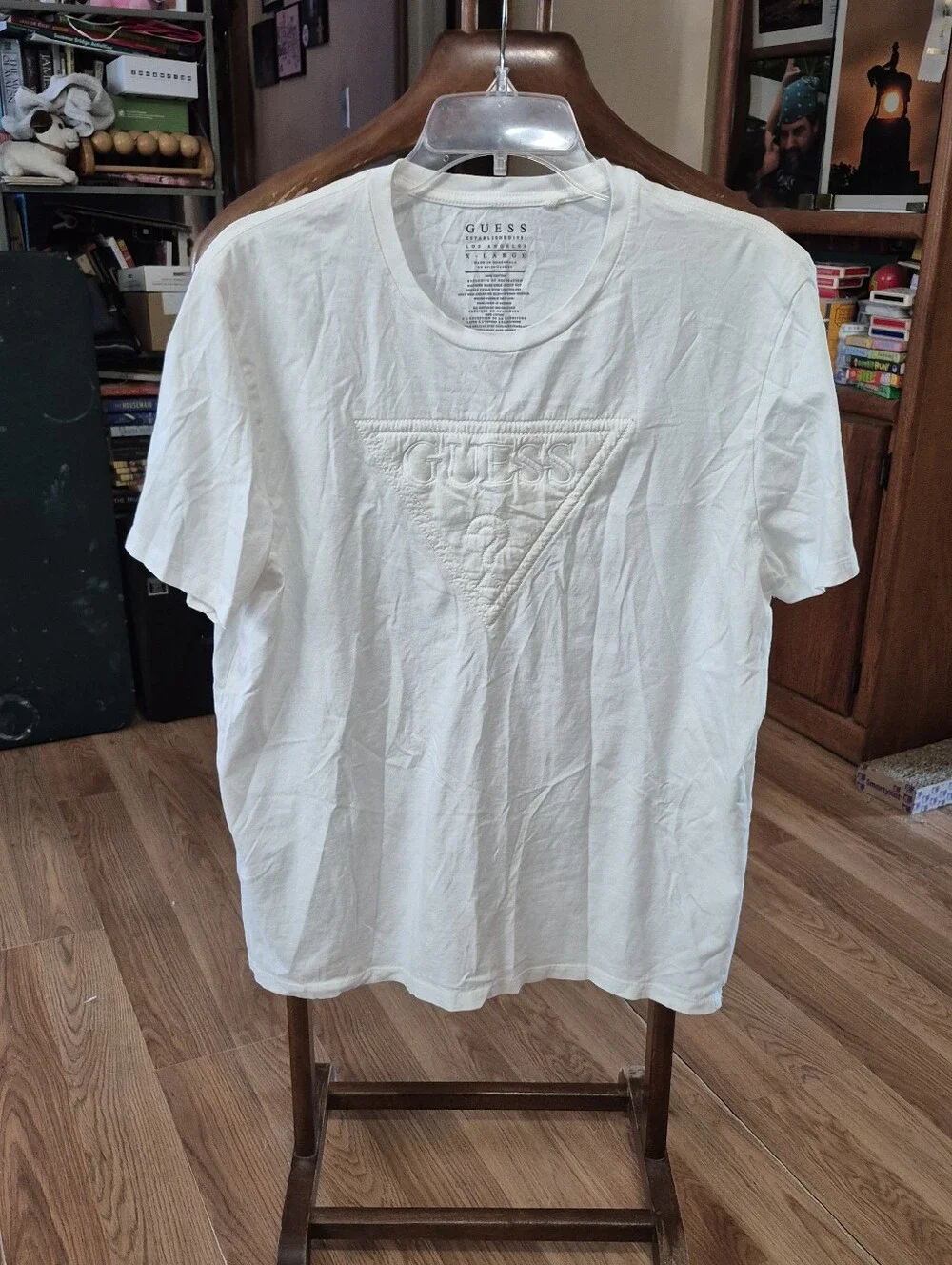 GUESS Embroidered Logo Tee in White - Picture 7 of 9